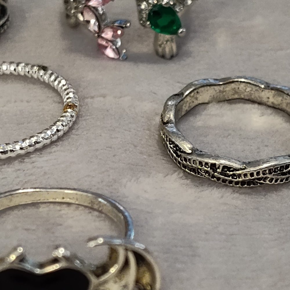 NEW! Vintage Bundle Of 7 Rings - Picture 6 of 7